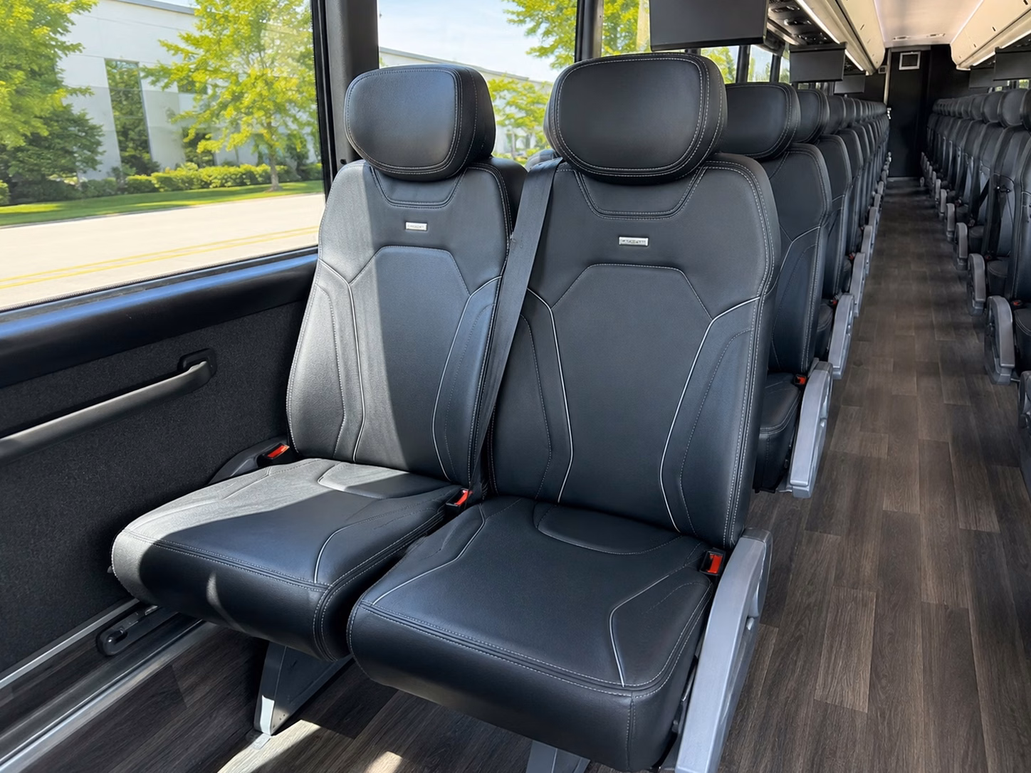 guest shuttle buses for memphis wedding venues from downtown to east memphis