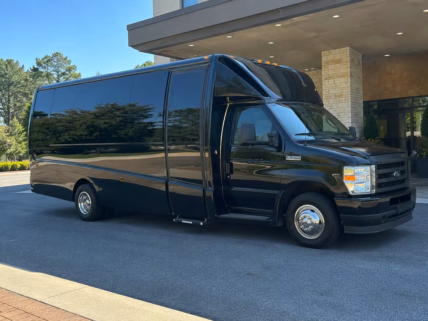 minibus rentals for smaller concert groups in memphis tennessee